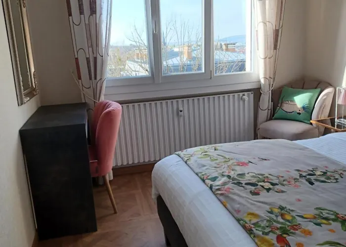 Victorine Avenue De Champagne