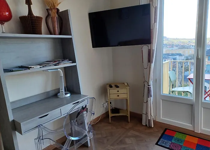 Victorine Avenue De Champagne