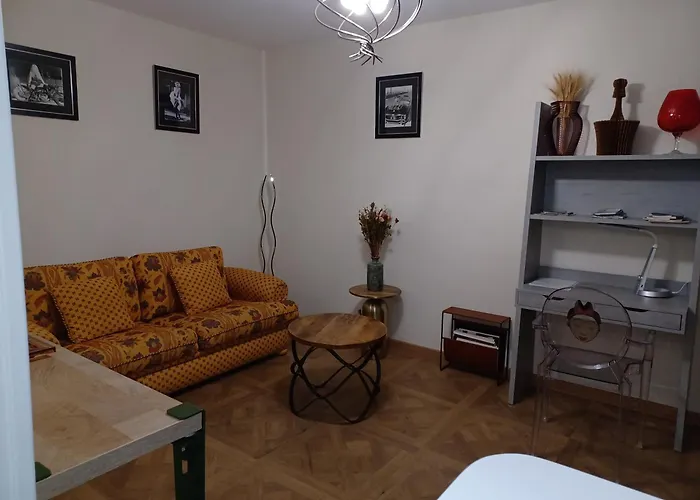 Victorine Avenue De Champagne